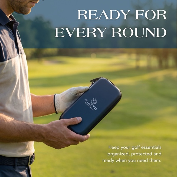 Ready for every round: a golfer holds the navy Scatto case on the course